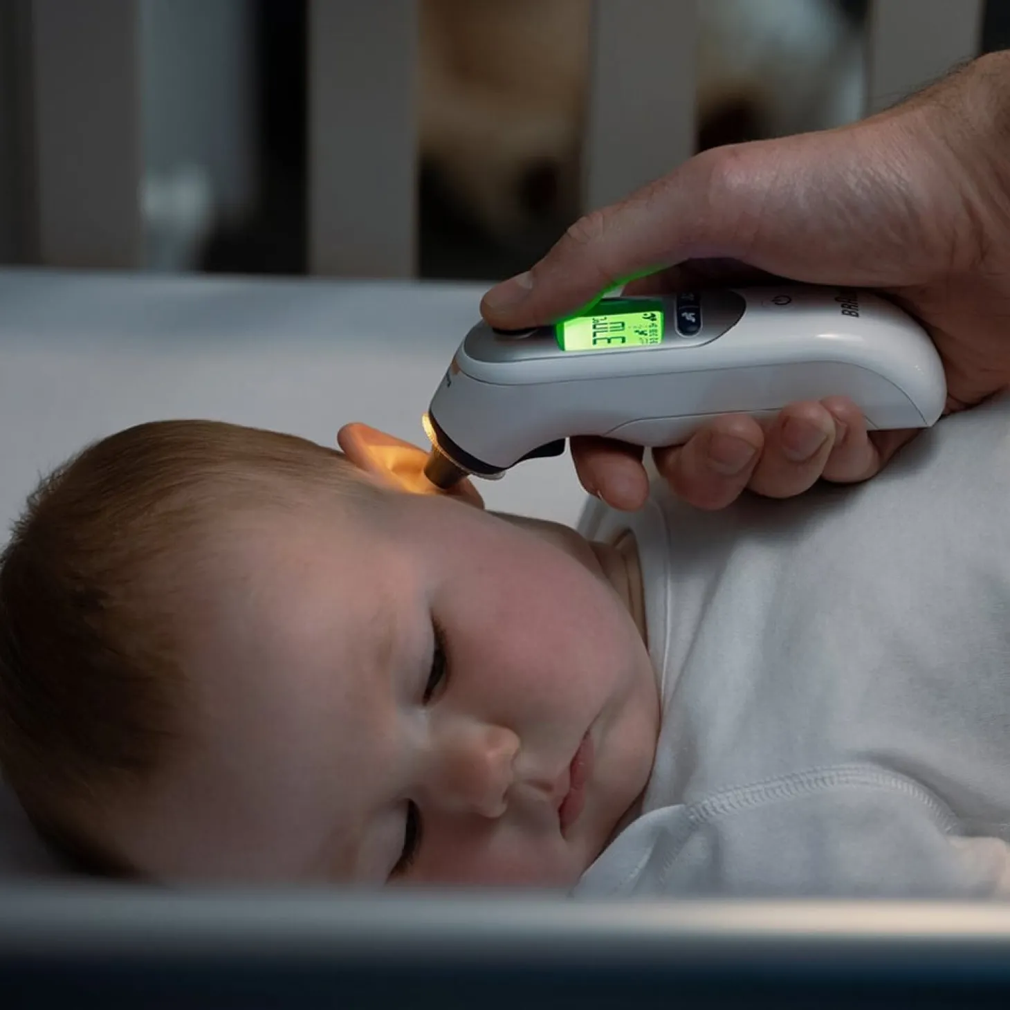 Braun Thermomètre auriculaire infrarouge ThermoScan7+ avec fonction Age Precision® et mode nuit