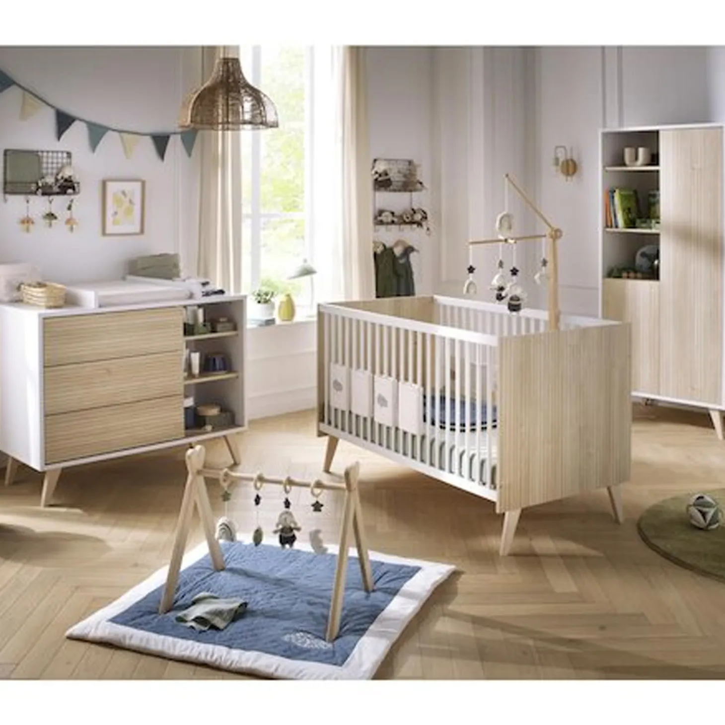 Chambre bébé complète kronos: Lit bébé 70x140 cm évolutif, Commode 3 Tiroirs 3 Niches, Armoire 2 Portes 3 Niches de Sauthon