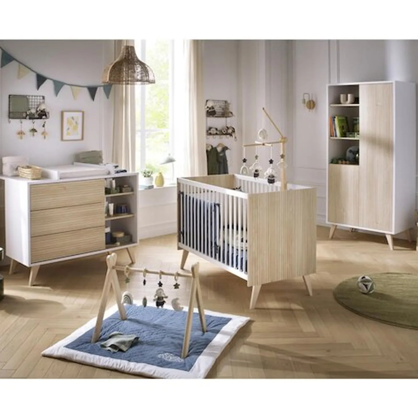 Chambre bébé complète kronos: Lit bébé 60x120 cm, Commode 3 Tiroirs 3 Niches, Armoire 2 Portes 3 Niches de Sauthon