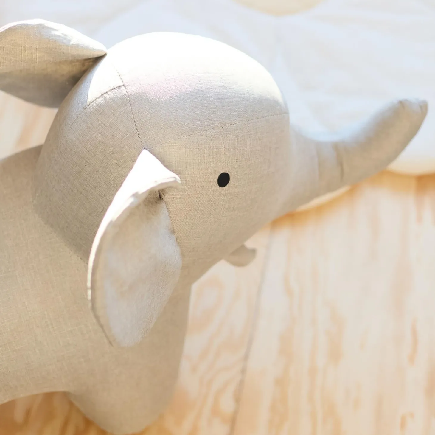 Childhome Jouet Éléphant debout Lin Grey