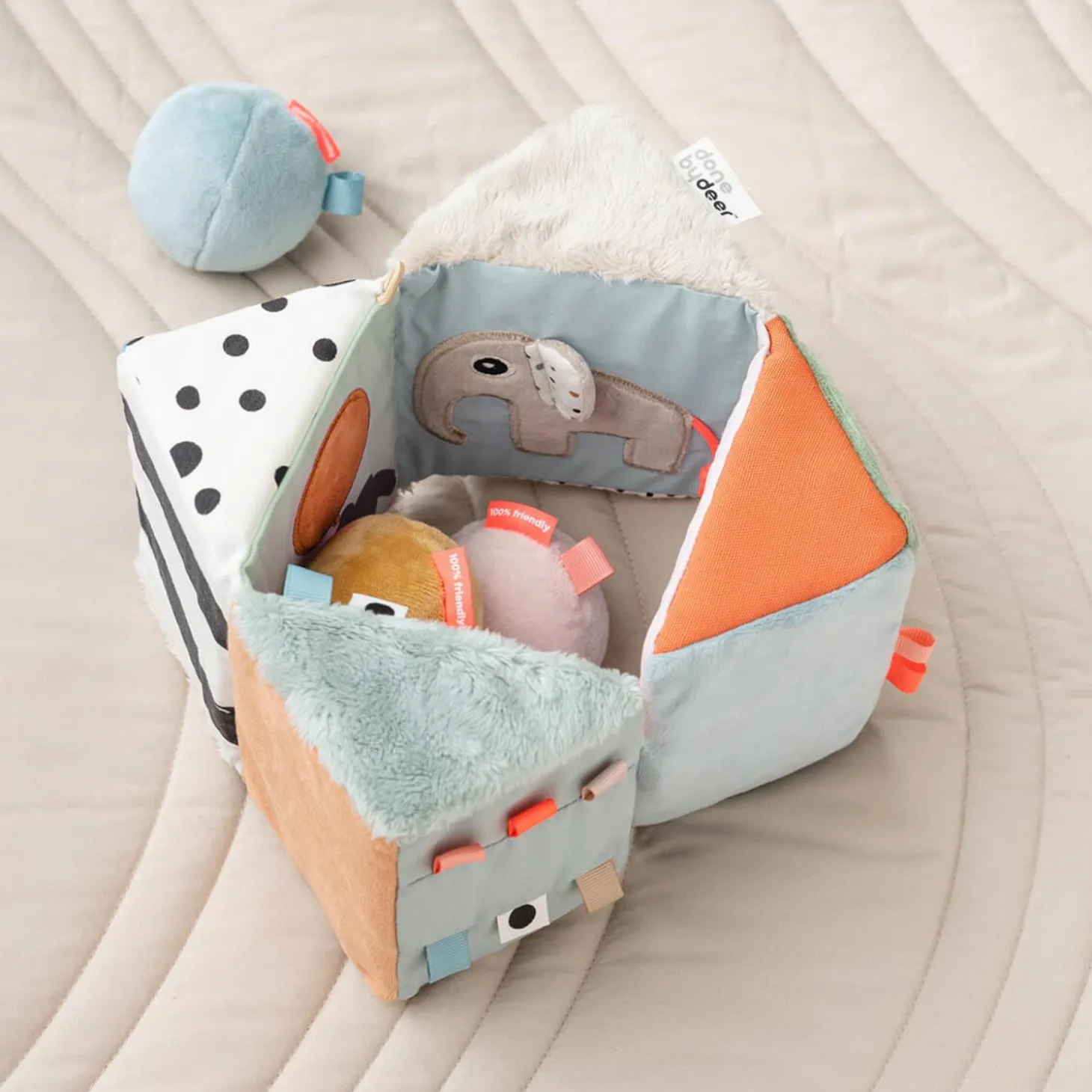 Done by Deer Cube sensoriel dépliable Deer friends Multicolore
