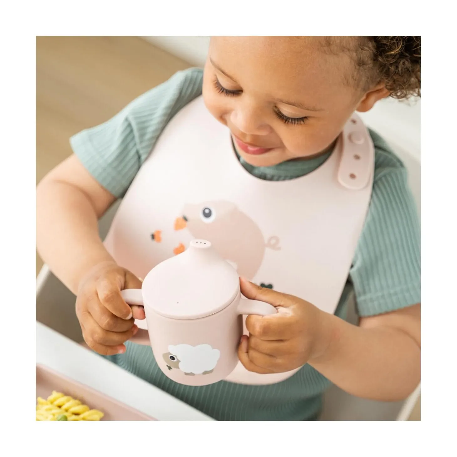 Done by Deer Tasse à bec 2 anses silicone Tiny farm Rose 120 ml