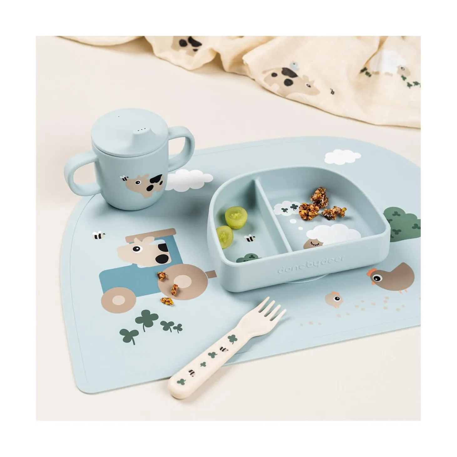Done by Deer Tasse à bec 2 anses silicone Tiny farm Bleu 120 ml