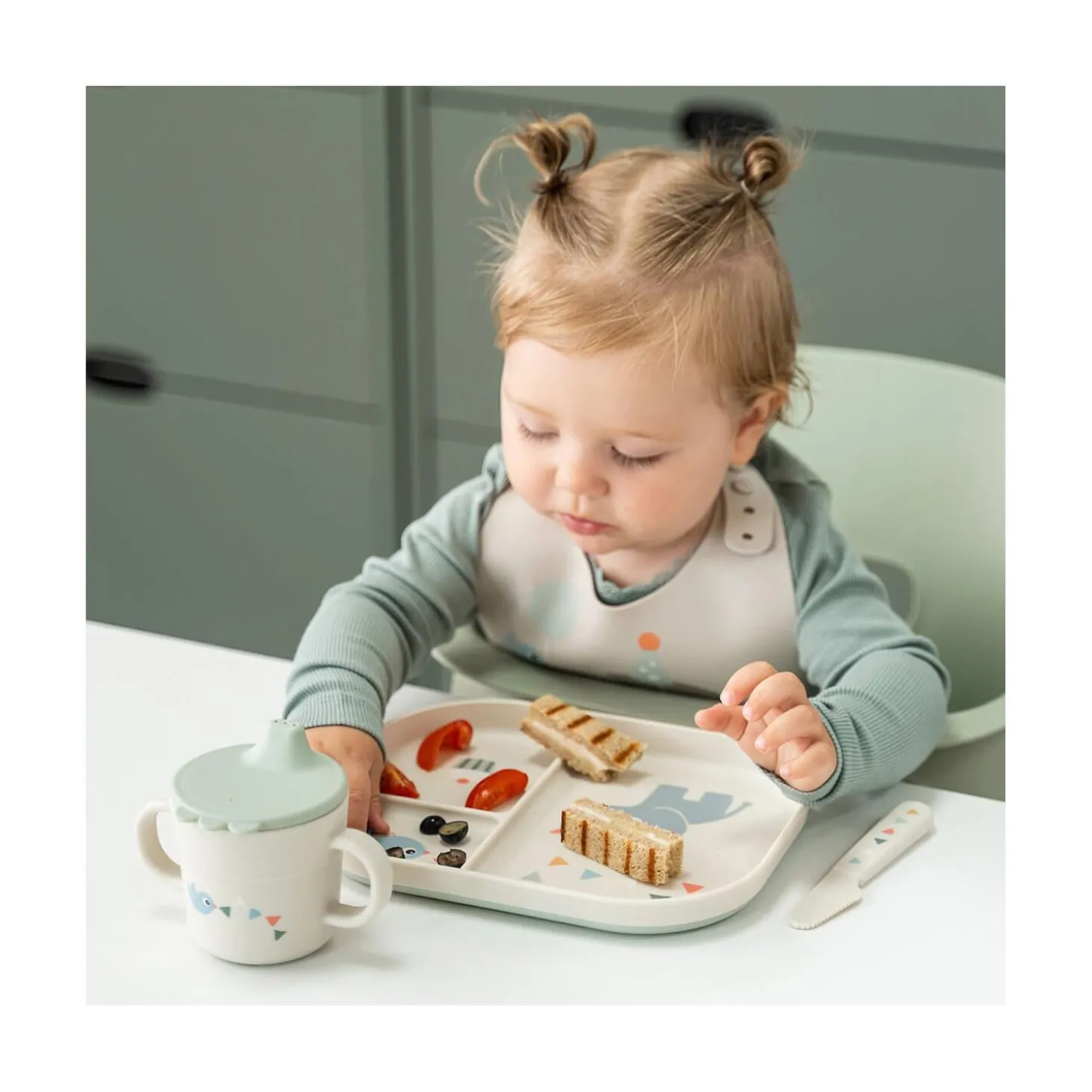 Done by Deer Tasse d'apprentissage Foodie Celebration Sable 215 ml
