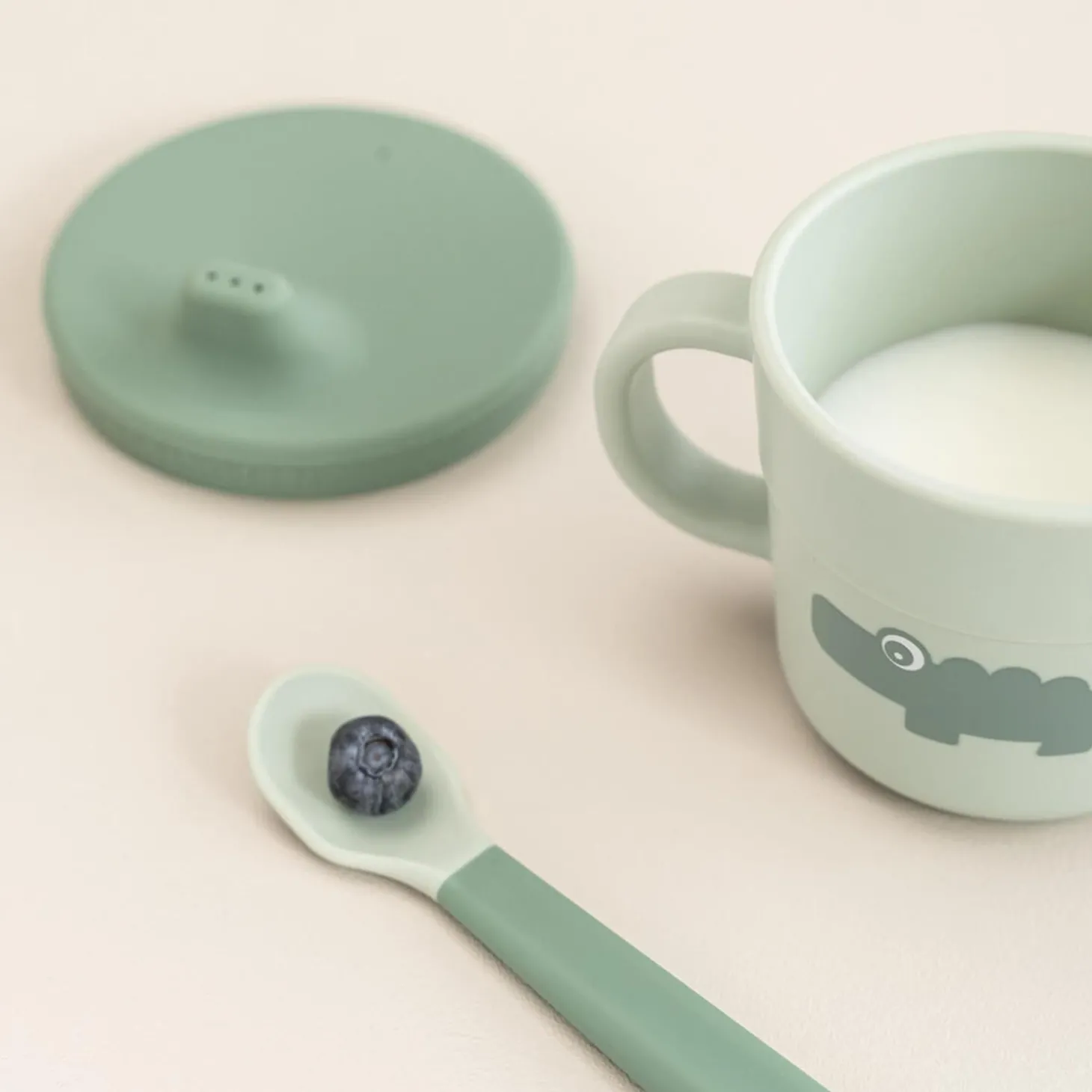 Done by Deer Tasse d'apprentissage et snack Foodie Croco Vert