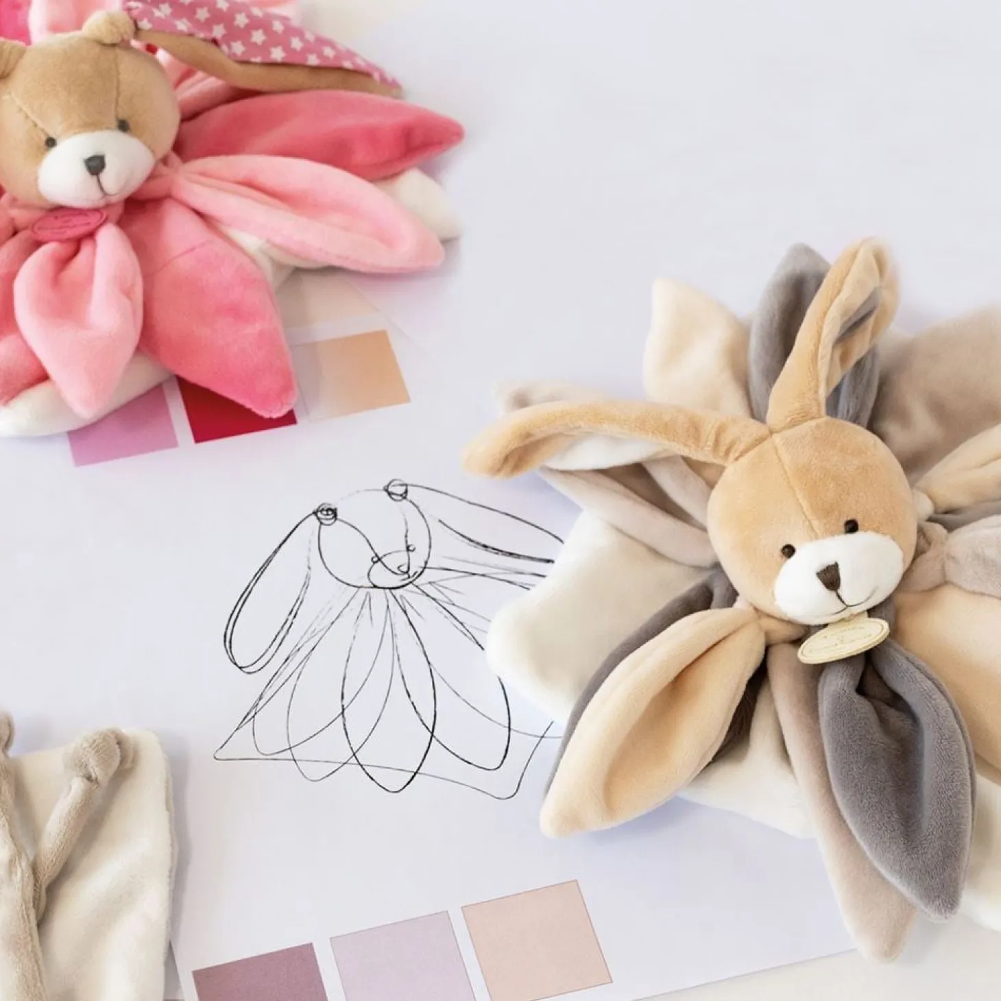 Doudou & Compagnie Peluche plate Lapin Taupe