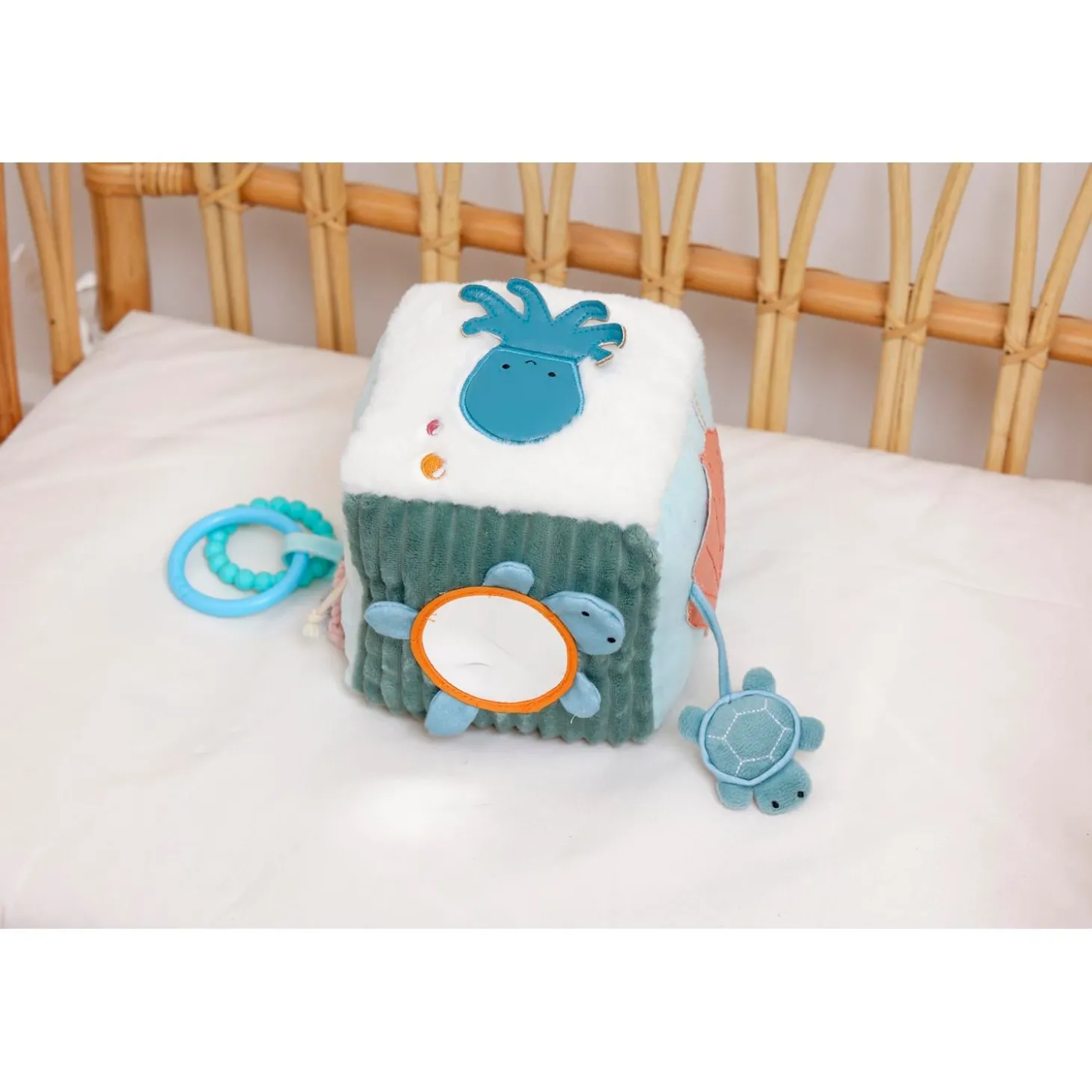 Little big friends Cube d'activités en tissu Océan