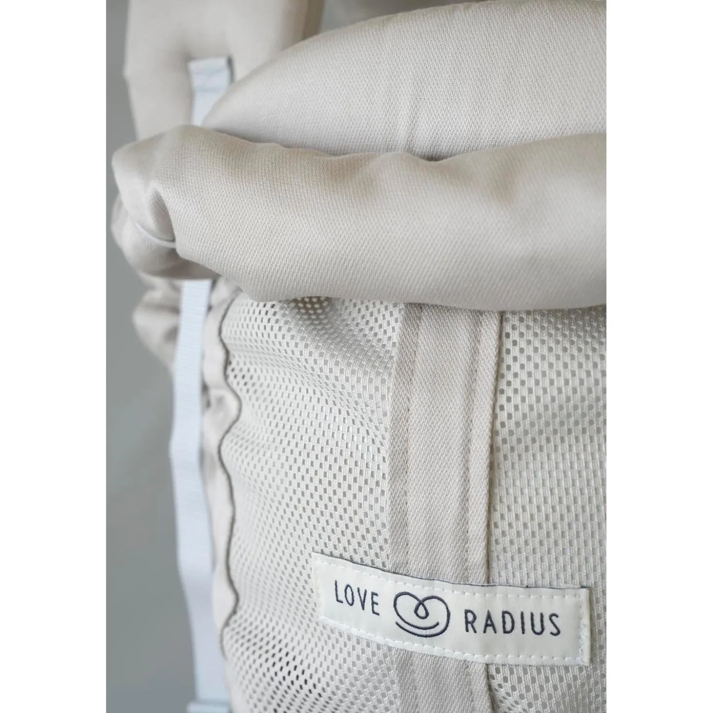 Love Radius by JPMBB Porte-bébé PhysioCarrier 2 Or blanc