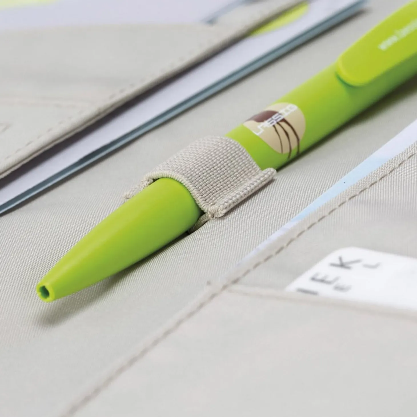 Lässig Housse carnet de santé Blocks Taupe