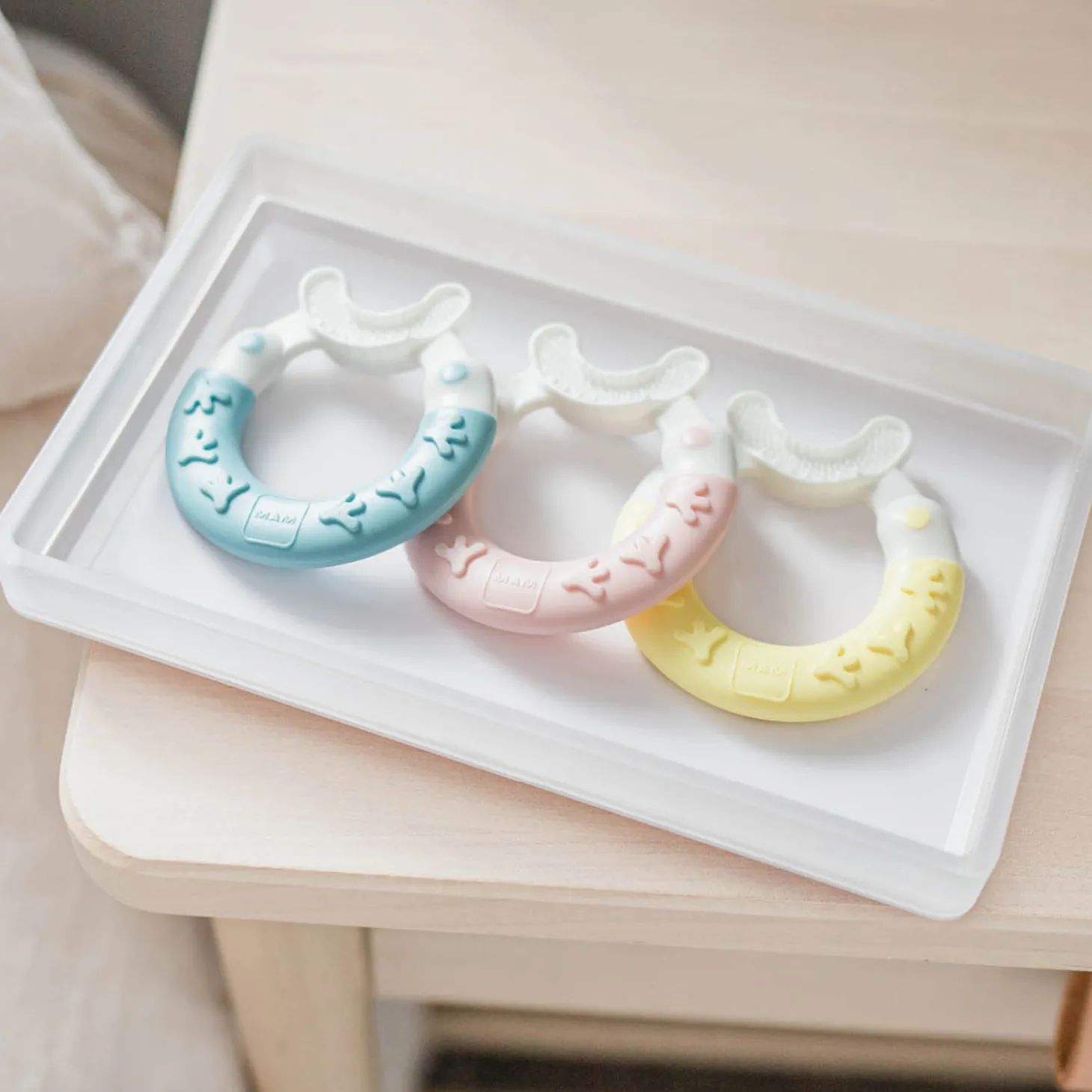 MAM BABY Anneau de dentition nettoyant Panaché 3 mois+