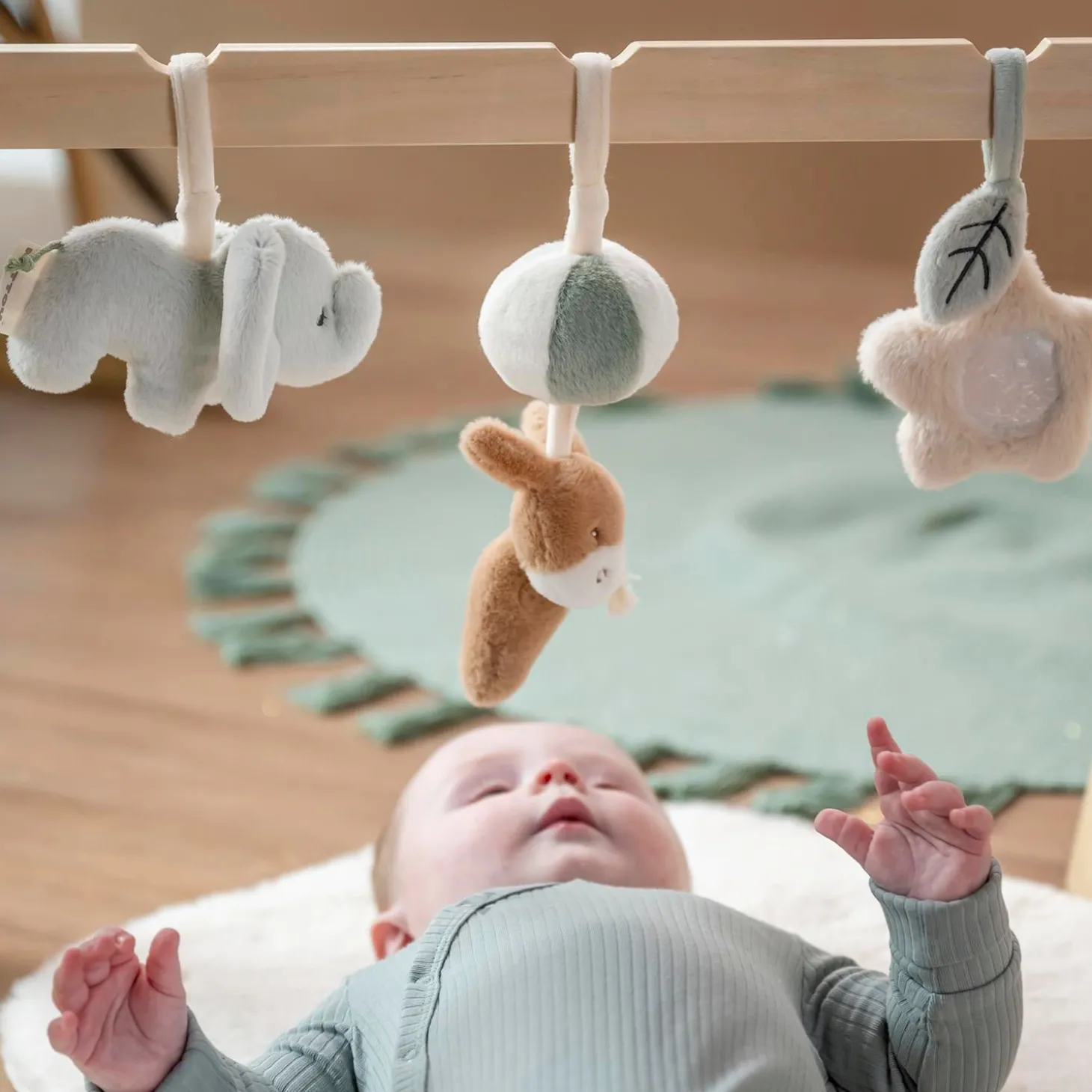 Nattou Arches en Bois avec Jouets À Suspendre Loulou Bois/Multicolore