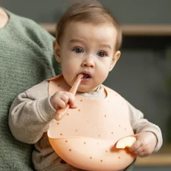 Nattou                    Bavoir silicone imprimé étoiles    Pêche