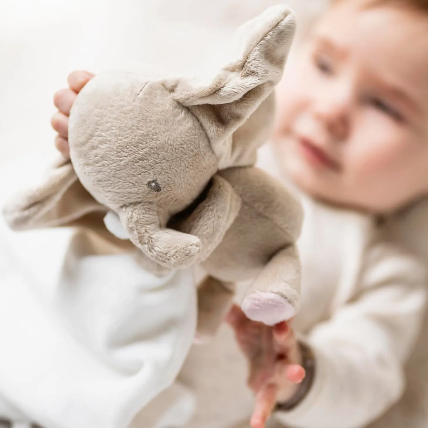 Nattou Doudou Câlin/Couverture Éléphant Fanfan Blanc Crème