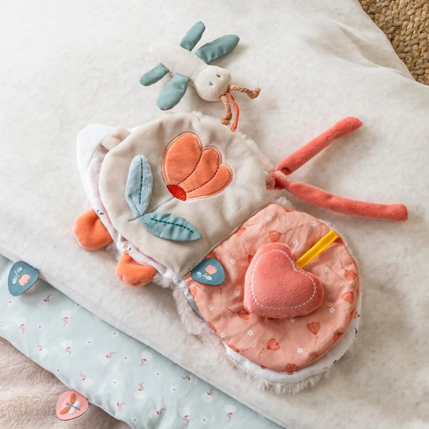 Nattou Livre d'activités en tissu Mila, Zoé et Lana Multicolore