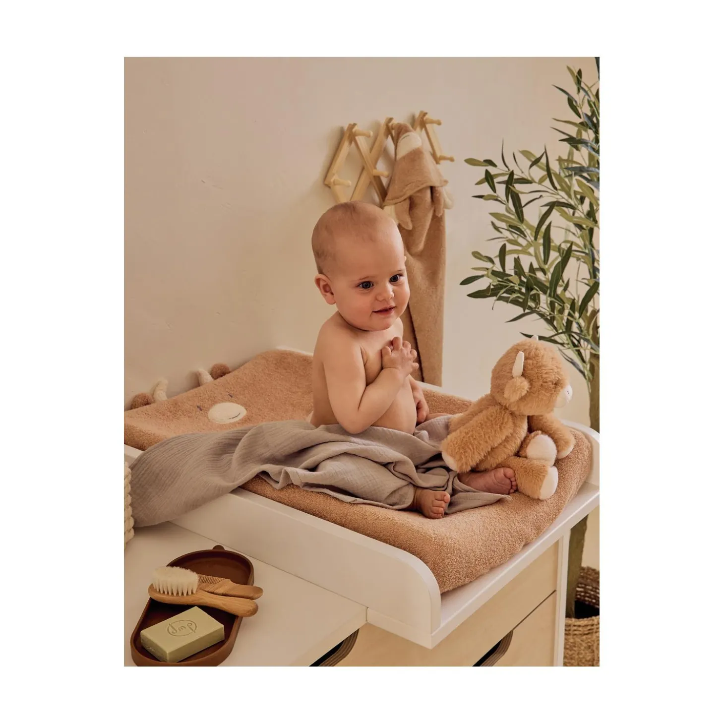 Noukie's Coussin à langer + Housse éponge Fluffy F&O Beige 45x67 cm