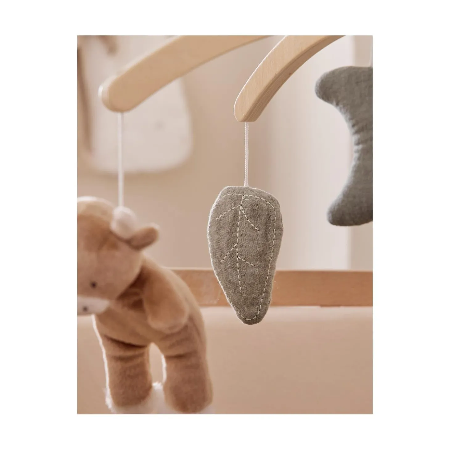 Noukie's Mobile musical avec bras en bois Orso & Fluffy F&O Multicolore