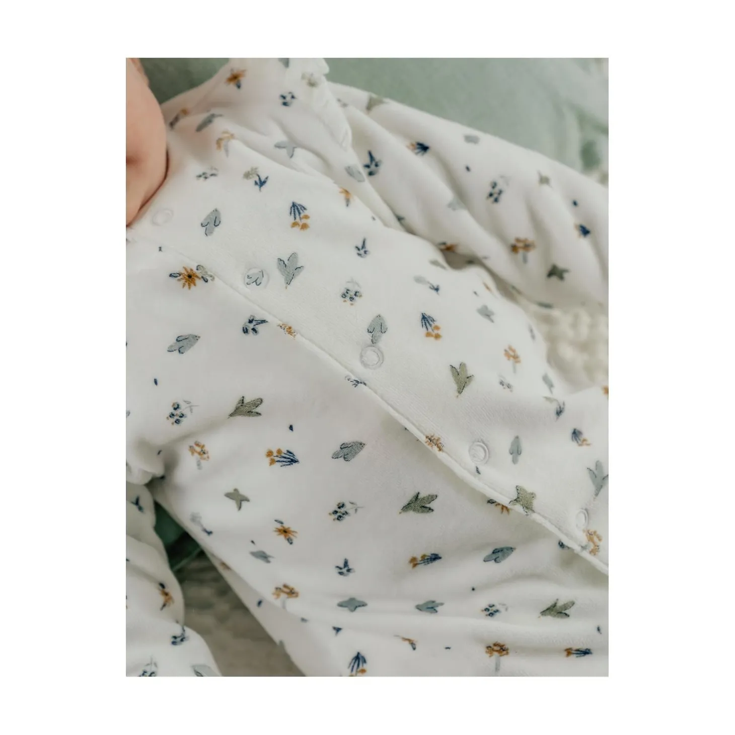 Noukie's Pyjama velours AOP Lovely Bird Blanc 1 mois