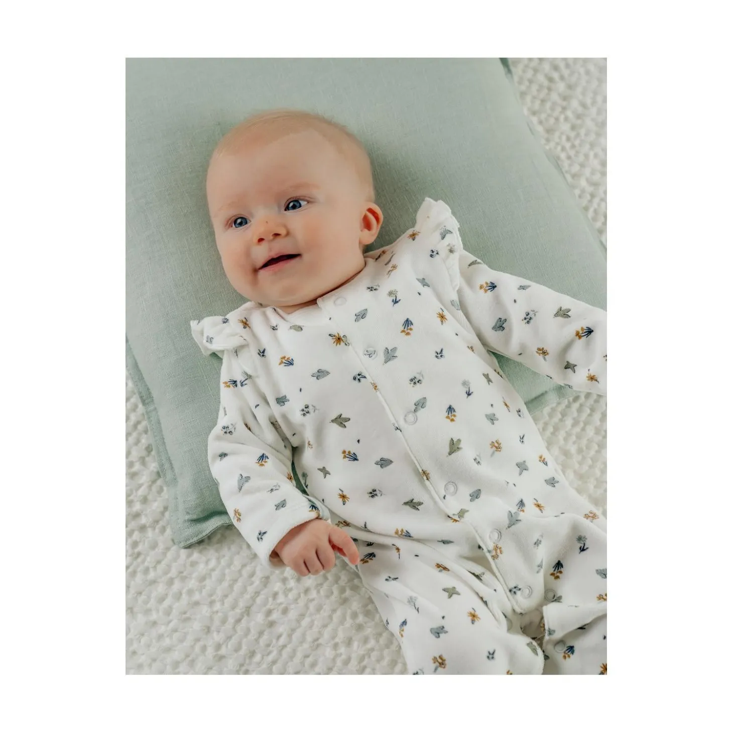 Noukie's Pyjama velours AOP Lovely Bird Blanc 1 mois