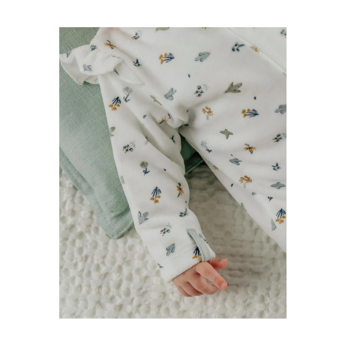Noukie's Pyjama velours AOP Lovely Bird Blanc 1 mois