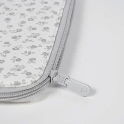 Pasito a Pasito                    Protège Carnet de Santé Little Bloom Fleurs    Gris