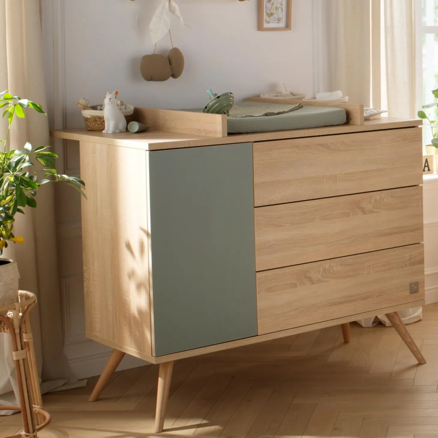 Sauthon Commode 3 tiroirs 1 porte Seventies Chêne Doré - Sauge - Hêtre Vernis Naturel