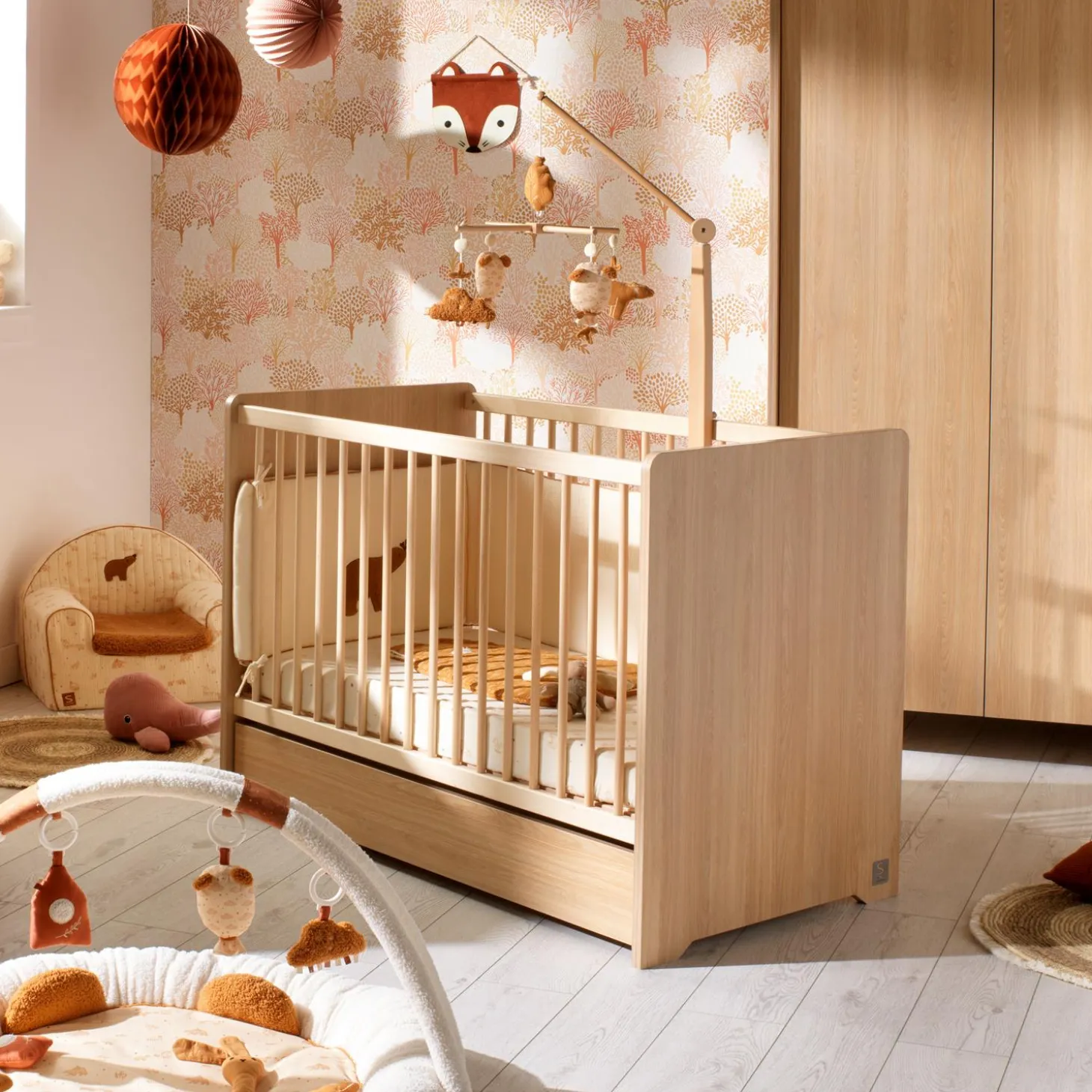 Sauthon Lit bébé cannelle Chêne Miel - Hêtre Vernis Naturel 60x120 cm