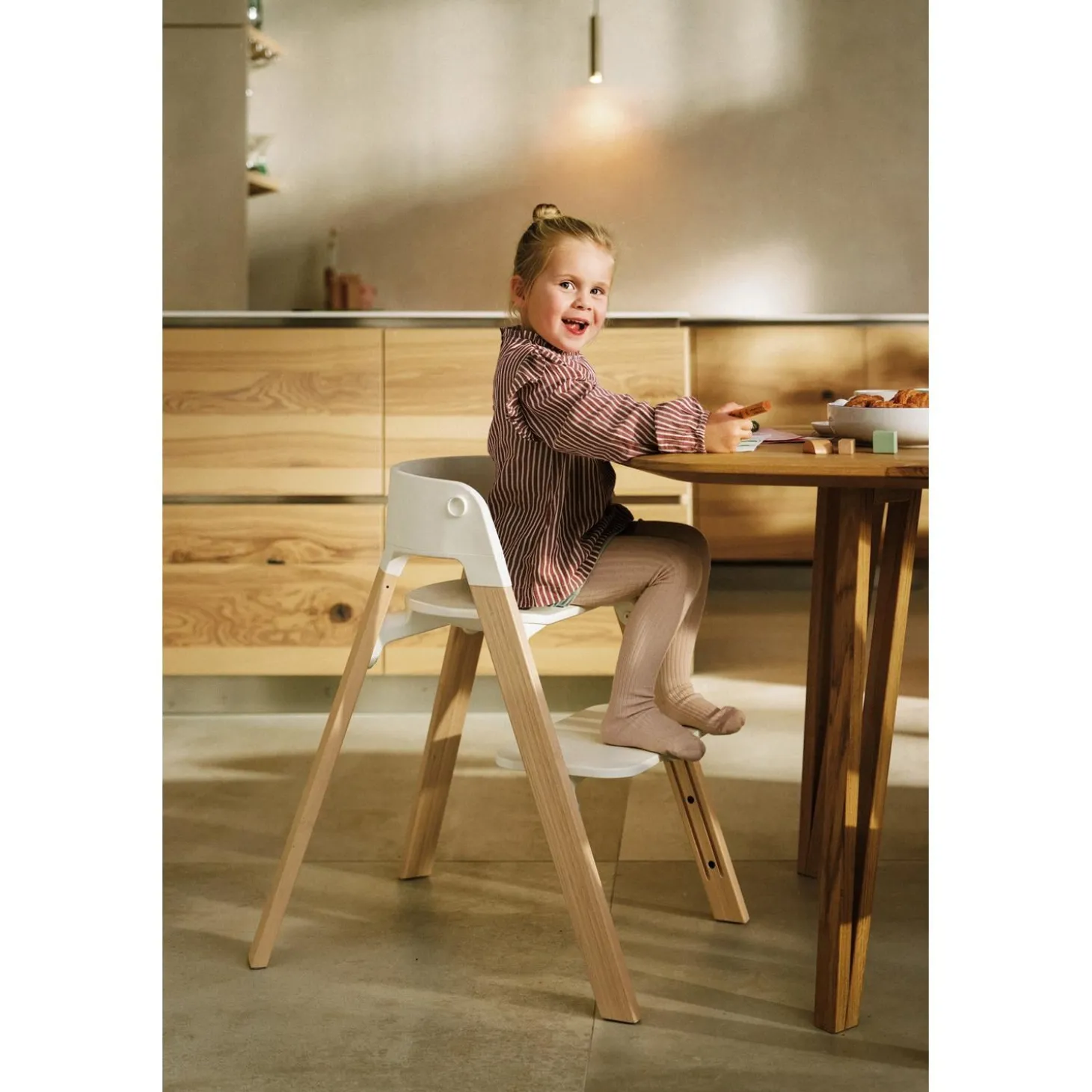 Stokke Chaise haute Steps Blanc et bois clair