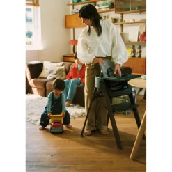 Stokke                    Chaise haute Steps    Noir et Bois foncé