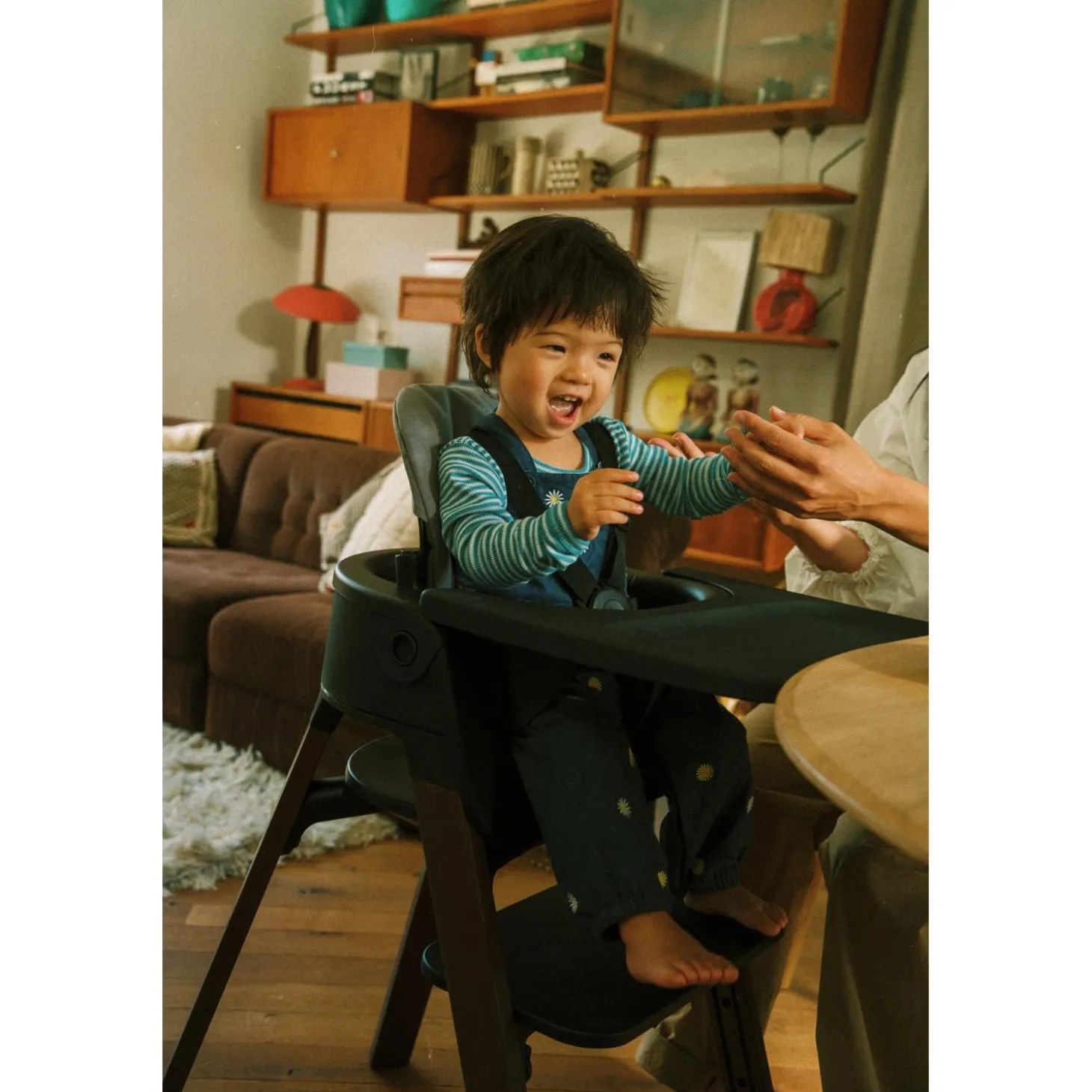 Stokke Chaise haute Steps Noir et Bois foncé