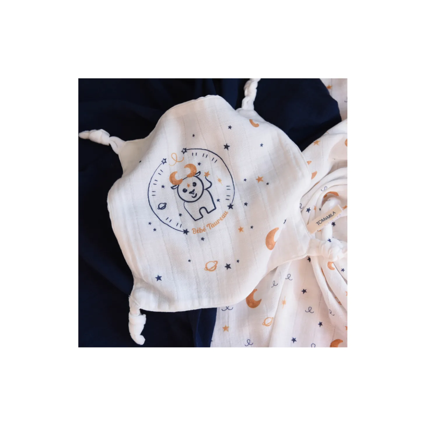 Tom&Mila Doudou Plat Astro Taureau Blanc/Bleu
