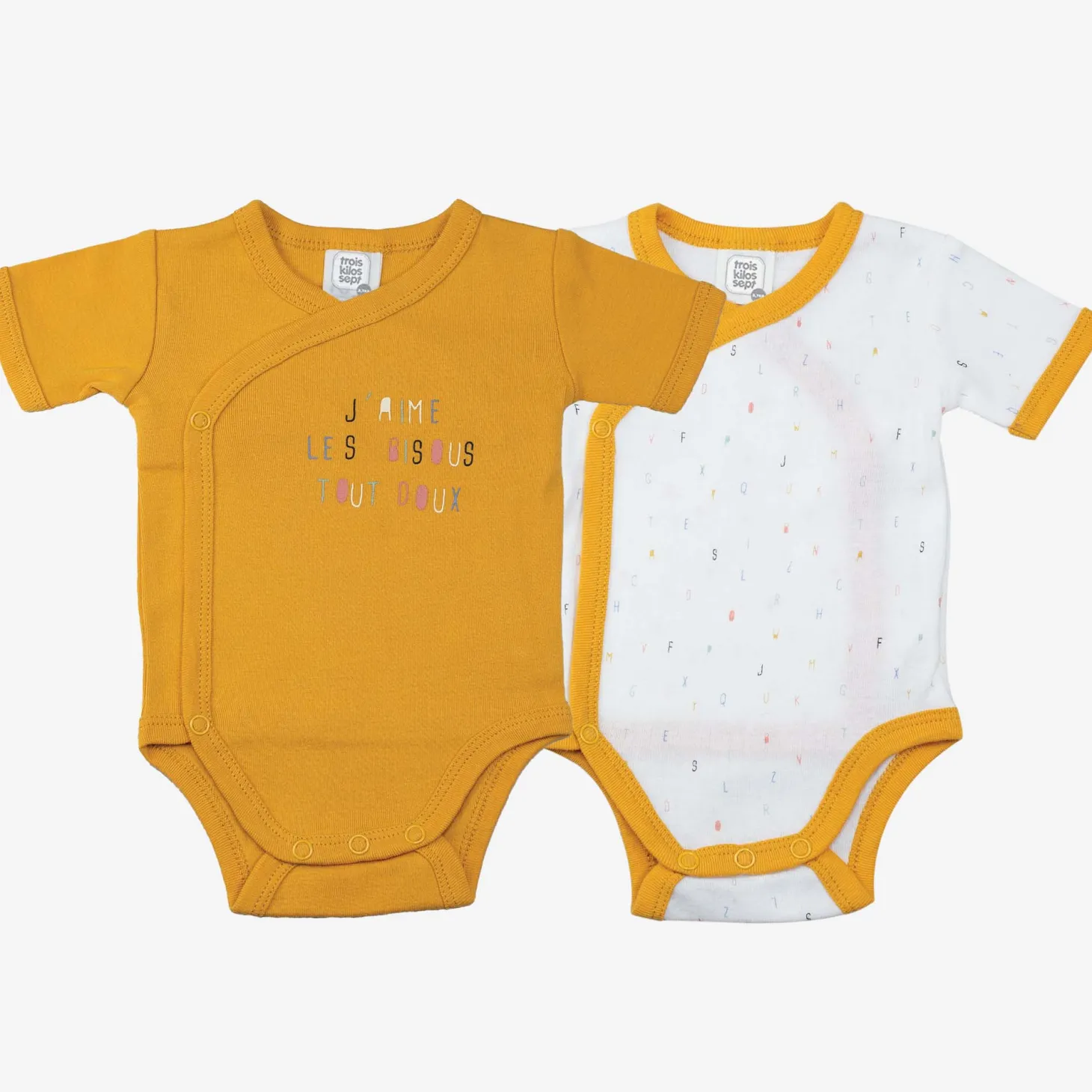 Trois Kilos Sept Lot de 2 bodys manches courtes Alphabet Moutarde Naissance