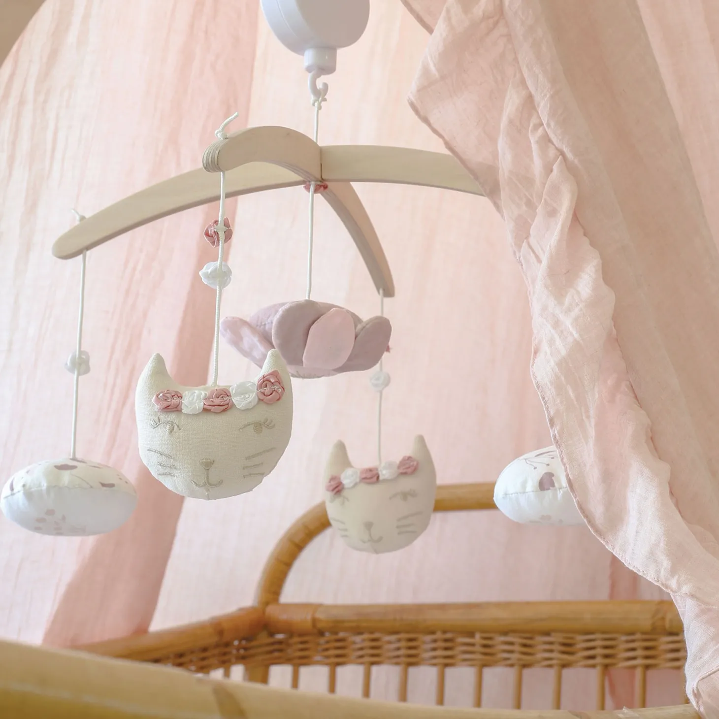 Trois Kilos Sept Mobile musical en bois rose et lili Blanc, Rose Poudré, Lin