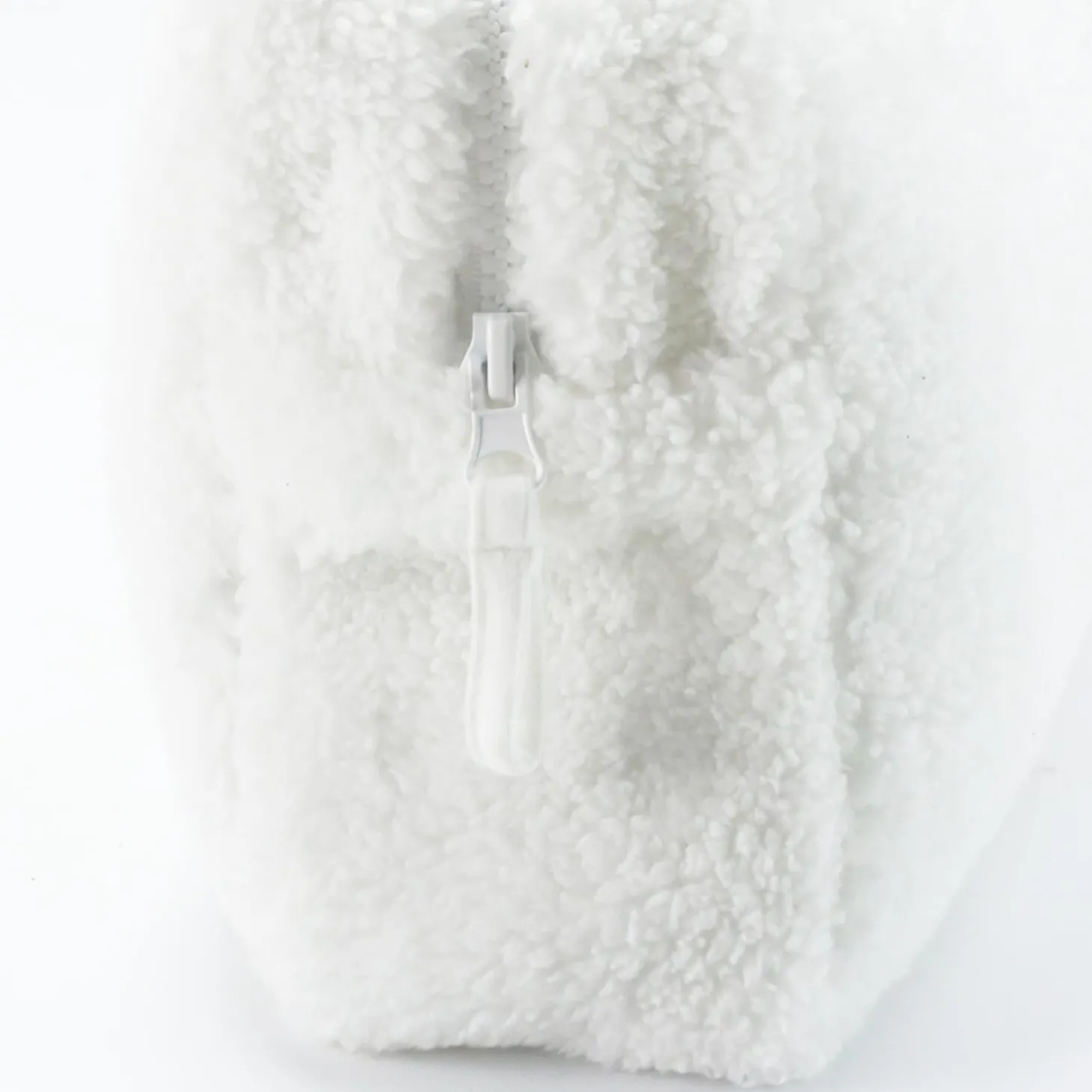 Trois Kilos Sept Vanity case Wooly Ecru
